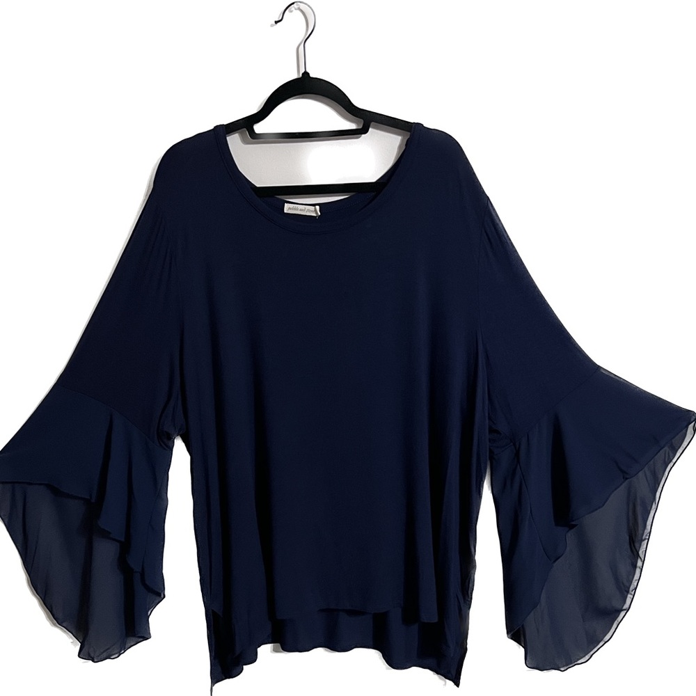 Pebble and Stone Navy blouse. Bell sleeve Size 3X.
